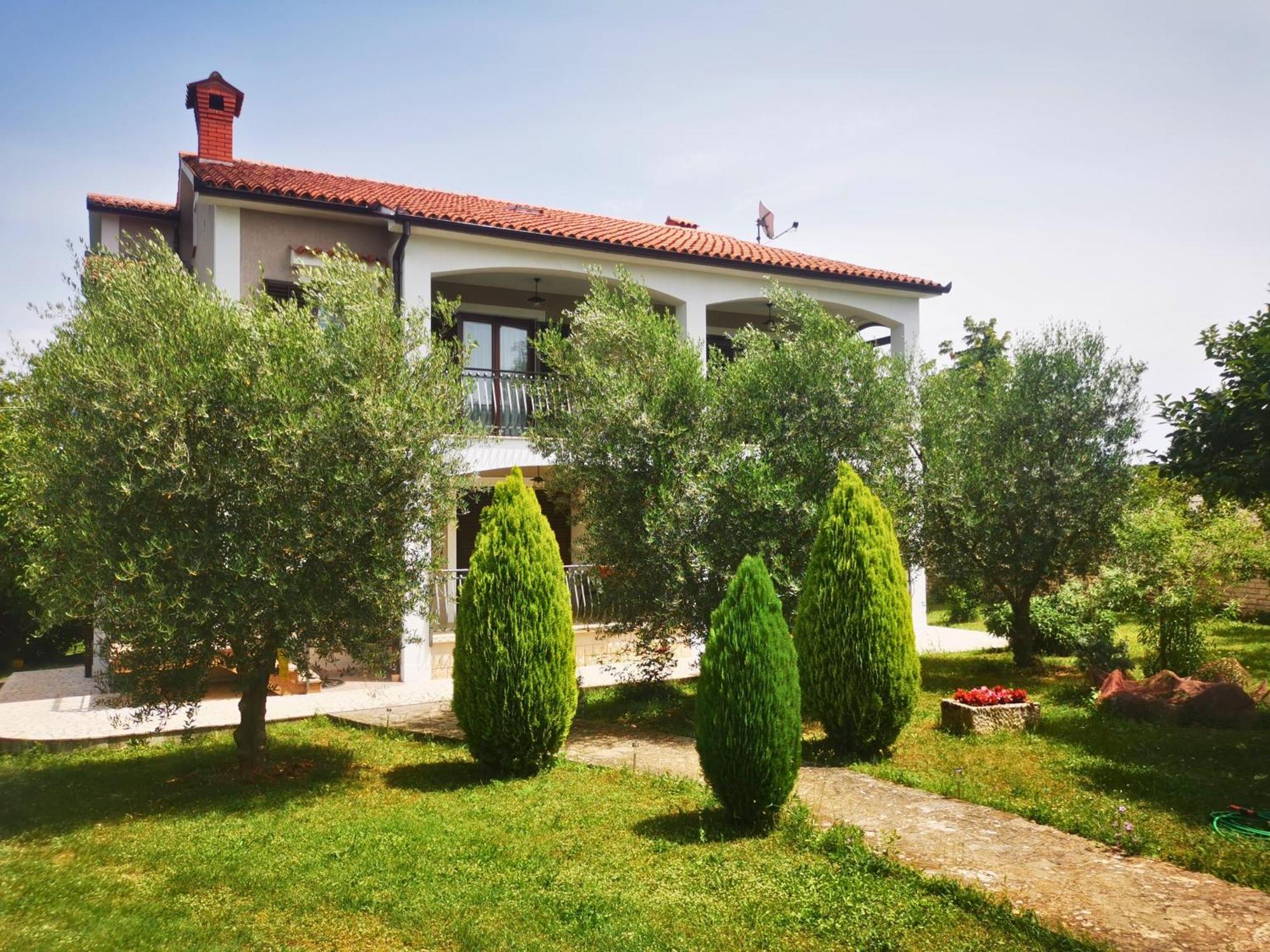 Garden Apartment Maria เวอร์ซาร์ ภายนอก รูปภาพ