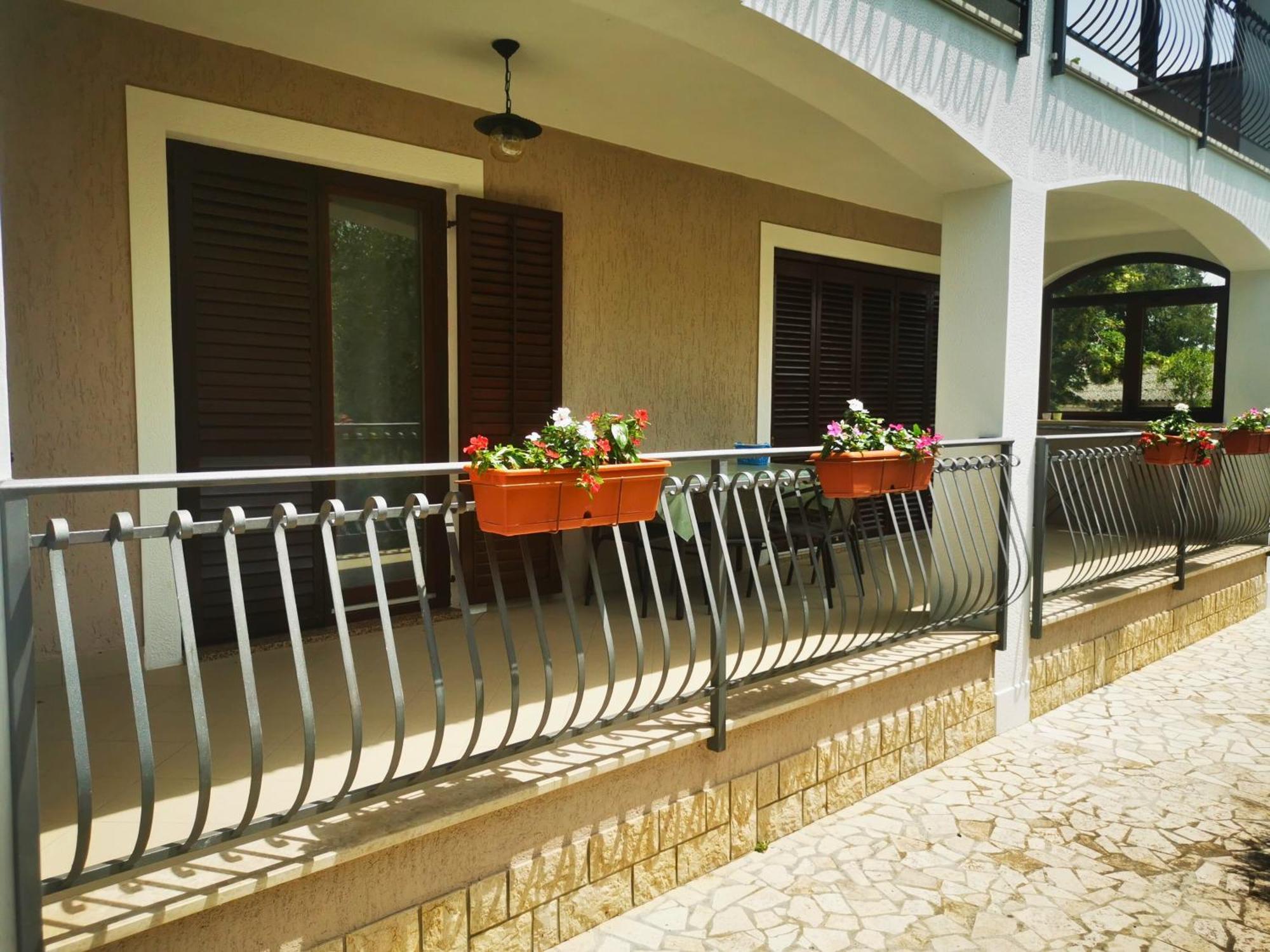 Garden Apartment Maria เวอร์ซาร์ ภายนอก รูปภาพ