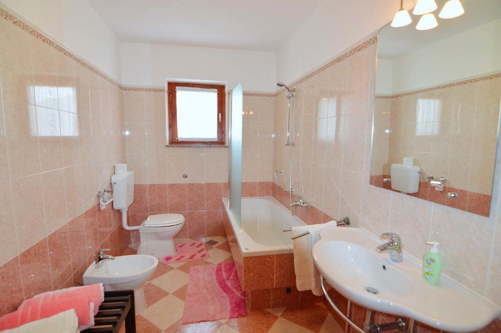 Garden Apartment Maria เวอร์ซาร์ ภายนอก รูปภาพ