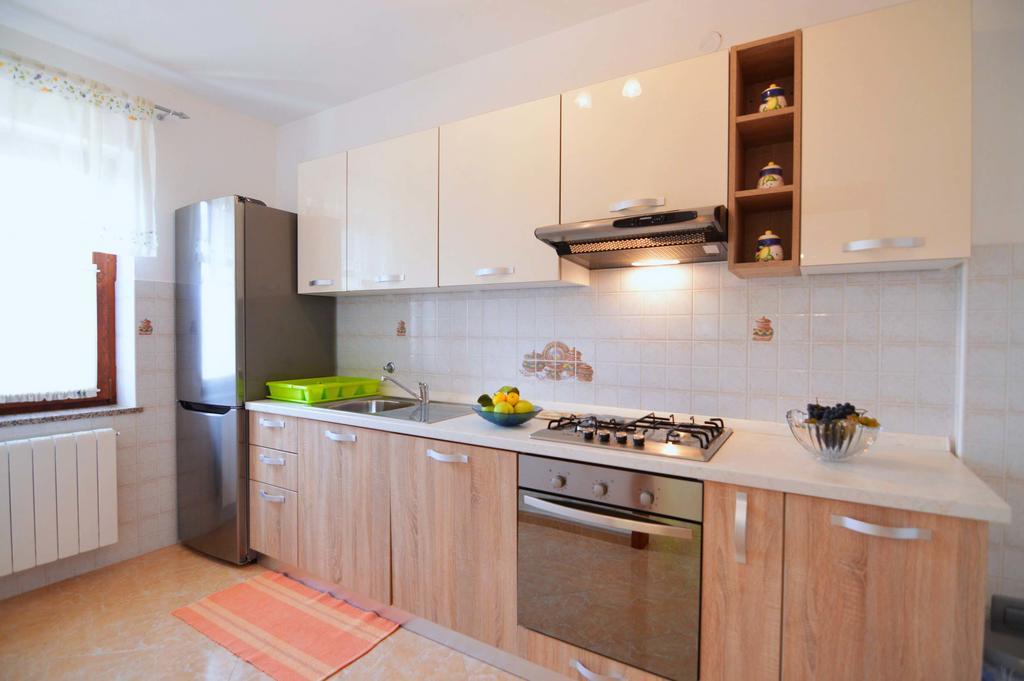Garden Apartment Maria เวอร์ซาร์ ภายนอก รูปภาพ